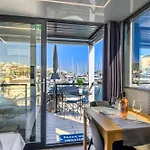 The Homeboat Company Botel 3*