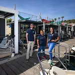 Botel The Homeboat Company 3*