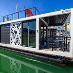 Hotel en barco The Homeboat Company 3*