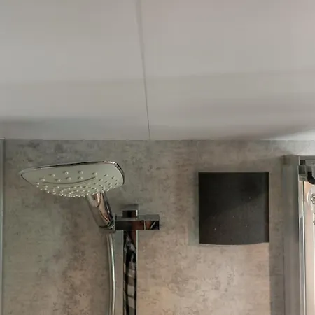 The Homeboat Company Botel 3*