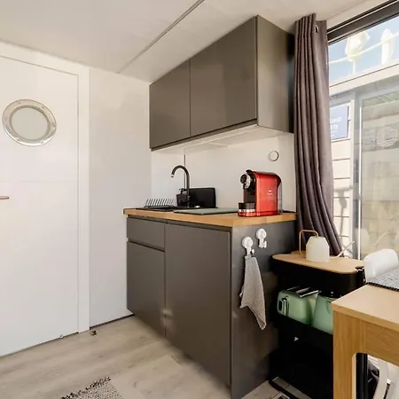 The Homeboat Company Botel