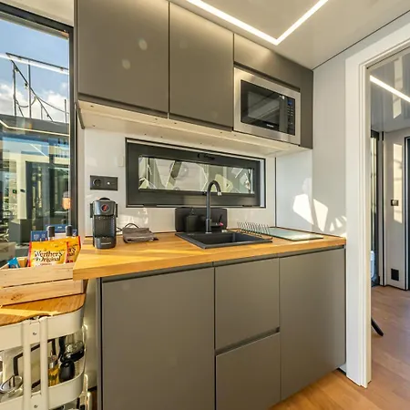 Botel The Homeboat Company Albufeira