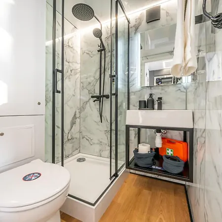 Botel The Homeboat Company 3*