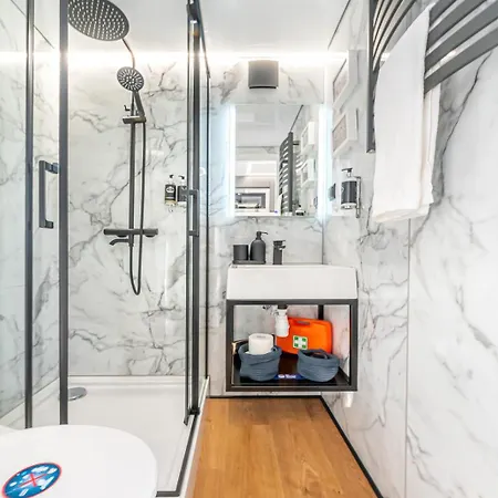 The Homeboat Company 3*