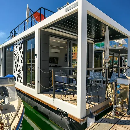 보트호텔 The Homeboat Company 3*