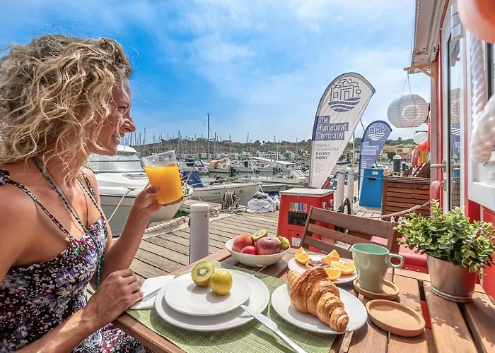 The Homeboat Company 3*