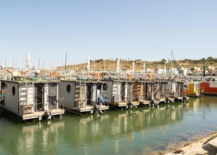 The Homeboat Company Bådhotel 3*