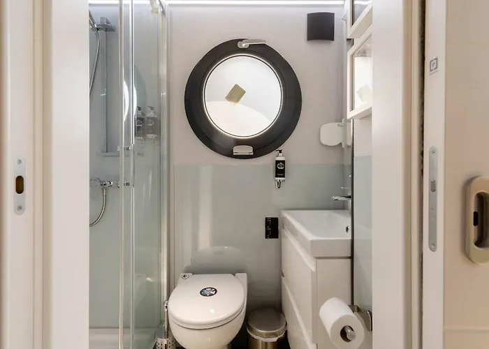 The Homeboat Company Bådhotel 3*