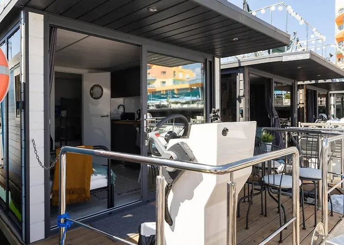 The Homeboat Company Bådhotel