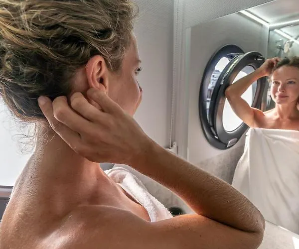 The Homeboat Company 3*