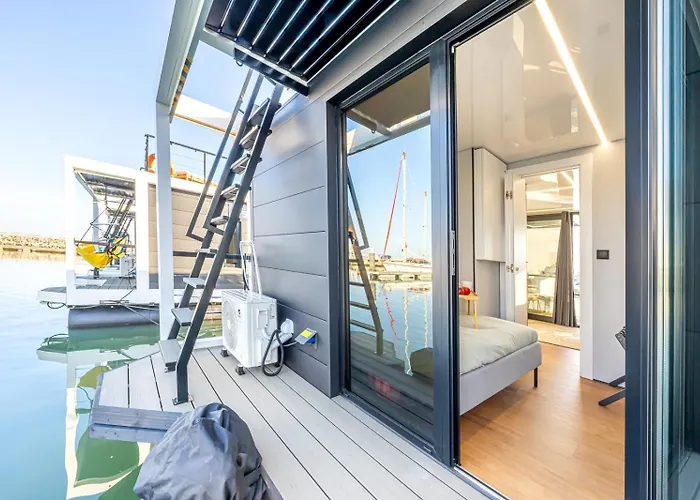 The Homeboat Company Bådhotel Albufeira