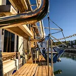 Ботель The Homeboat Company Албуфейра