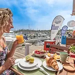 The Homeboat Company 3*