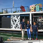 船上ホテル The Homeboat Company