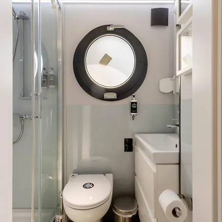 The Homeboat Company Hotel na wodzie 3*