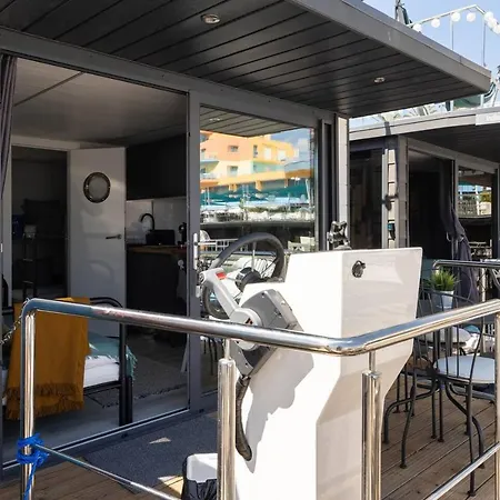 The Homeboat Company Hotel na wodzie